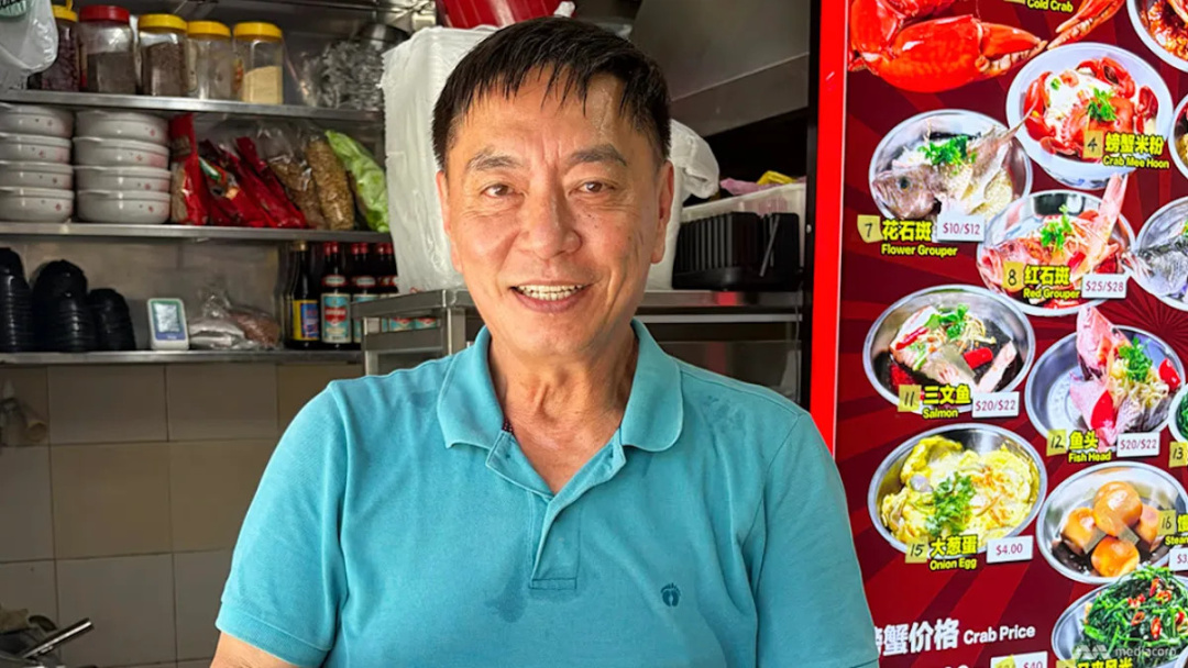 Huang Yiliang's Seafood Stall Attracts Long Lines Amid Controversies