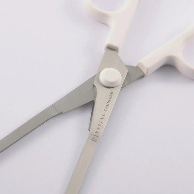 Yaxell's Innovative Scissors for Effortless Handling of Japanese Sauce Packets