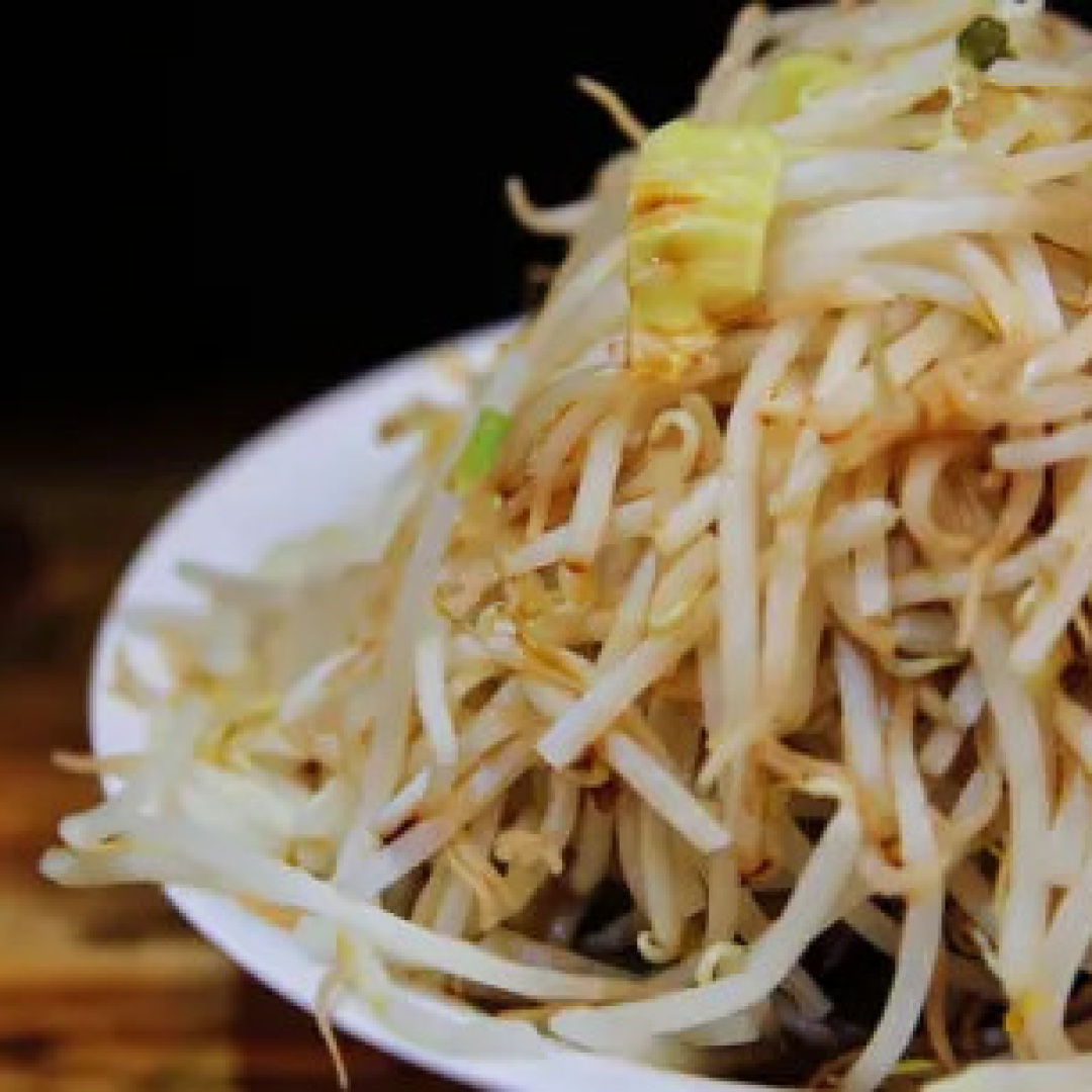 Bean Sprout Shortage Challenges Jiro-Style Ramen Shops in Japan